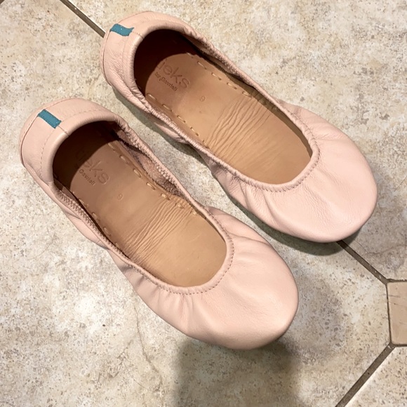Tieks Shoes - Pink Tieks size 9
